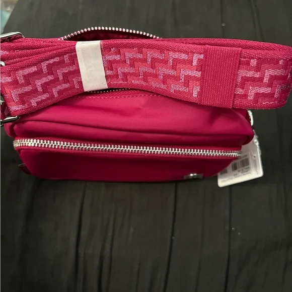 NWT Lululemon Everywhere Crossbody Bag 2L - Picture 3 of 7